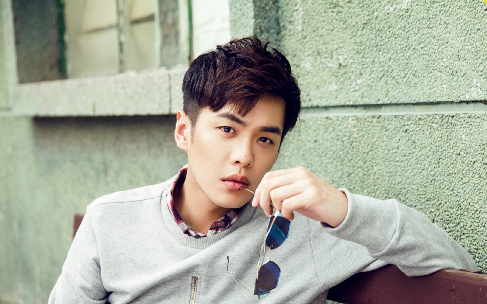 KAIYUN 中国大陆-五大联赛是否通过压缩中场空间提升防守效率，五大联赛中场球员