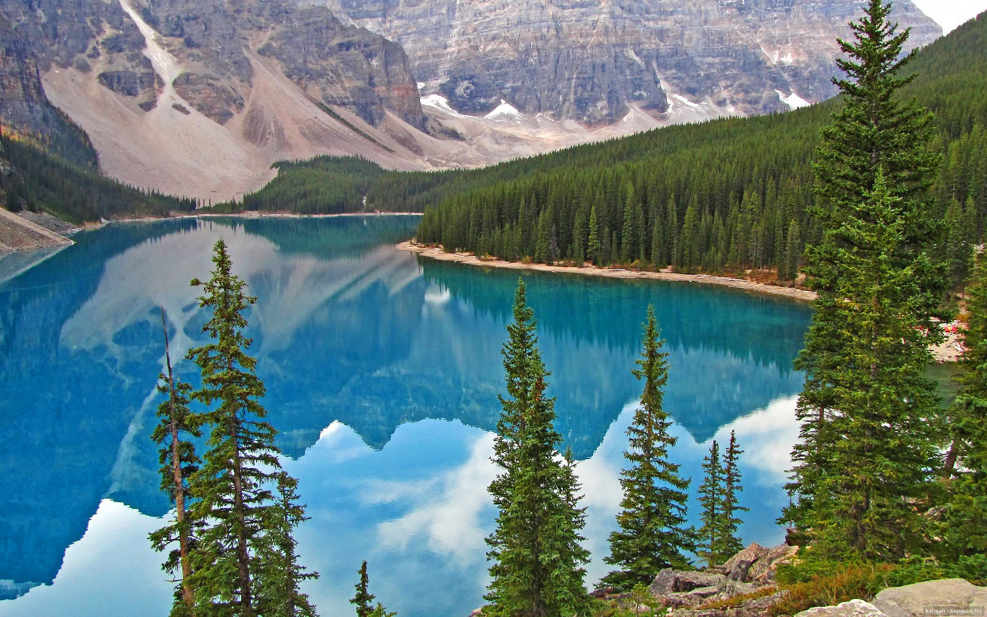 西班牙青年队在欧洲青年赛中表现出色，潜力无限