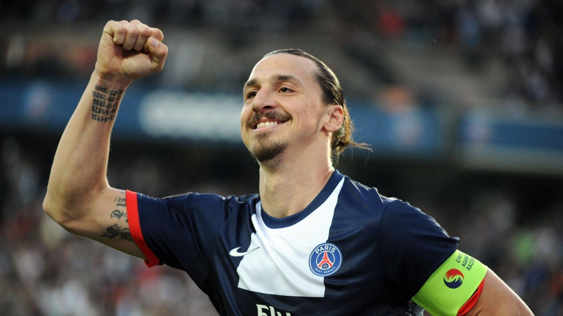 “未来赛车：新能源技术引领速度新潮流”，未来的赛车